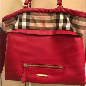 Beautiful largeBurberry bag clean lining